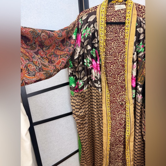 Kantha Bae Serenity Kimono - Picture 2 of 5